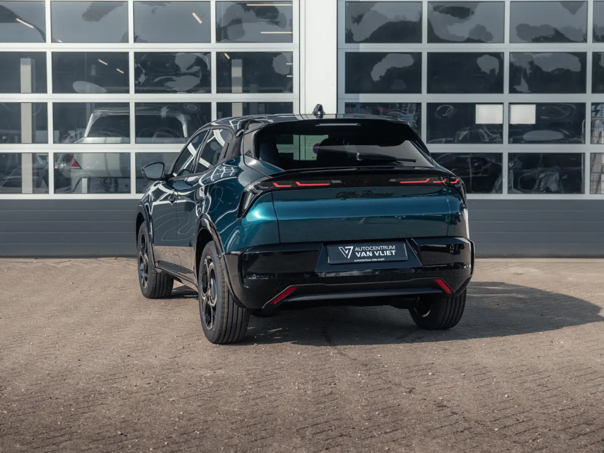 Elettrica Ti 54 kWh | Clima | Adapt. Cruise | Keyless | Handsfree A-Klep | PDC rondom | Pack Techno | Warmtepomp | Bicolore