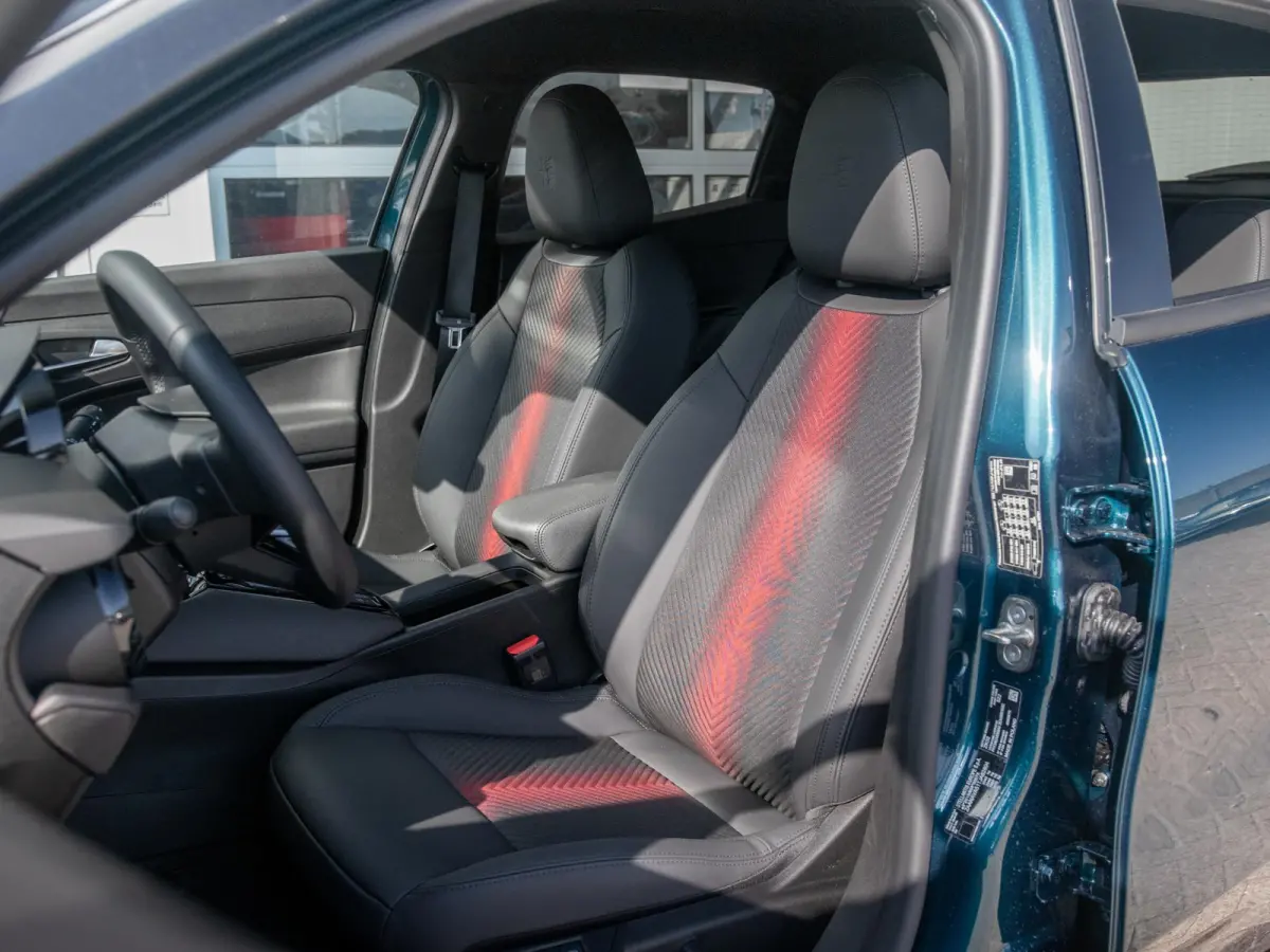 Elettrica Ti 54 kWh | Clima | Adapt. Cruise | Keyless | Handsfree A-Klep | PDC rondom | Pack Techno | Warmtepomp | Bicolore