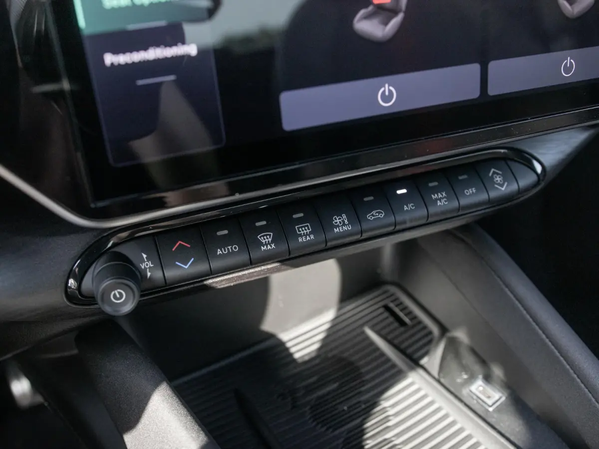 Elettrica Ti 54 kWh | Clima | Adapt. Cruise | Keyless | Handsfree A-Klep | PDC rondom | Pack Techno | Warmtepomp | Bicolore