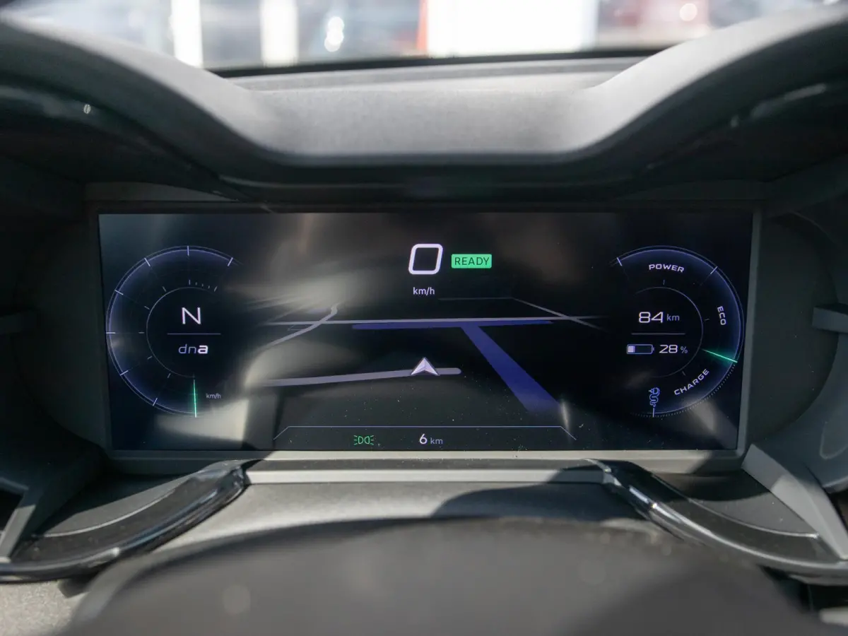 Elettrica Ti 54 kWh | Clima | Adapt. Cruise | Keyless | Handsfree A-Klep | PDC rondom | Pack Techno | Warmtepomp | Bicolore