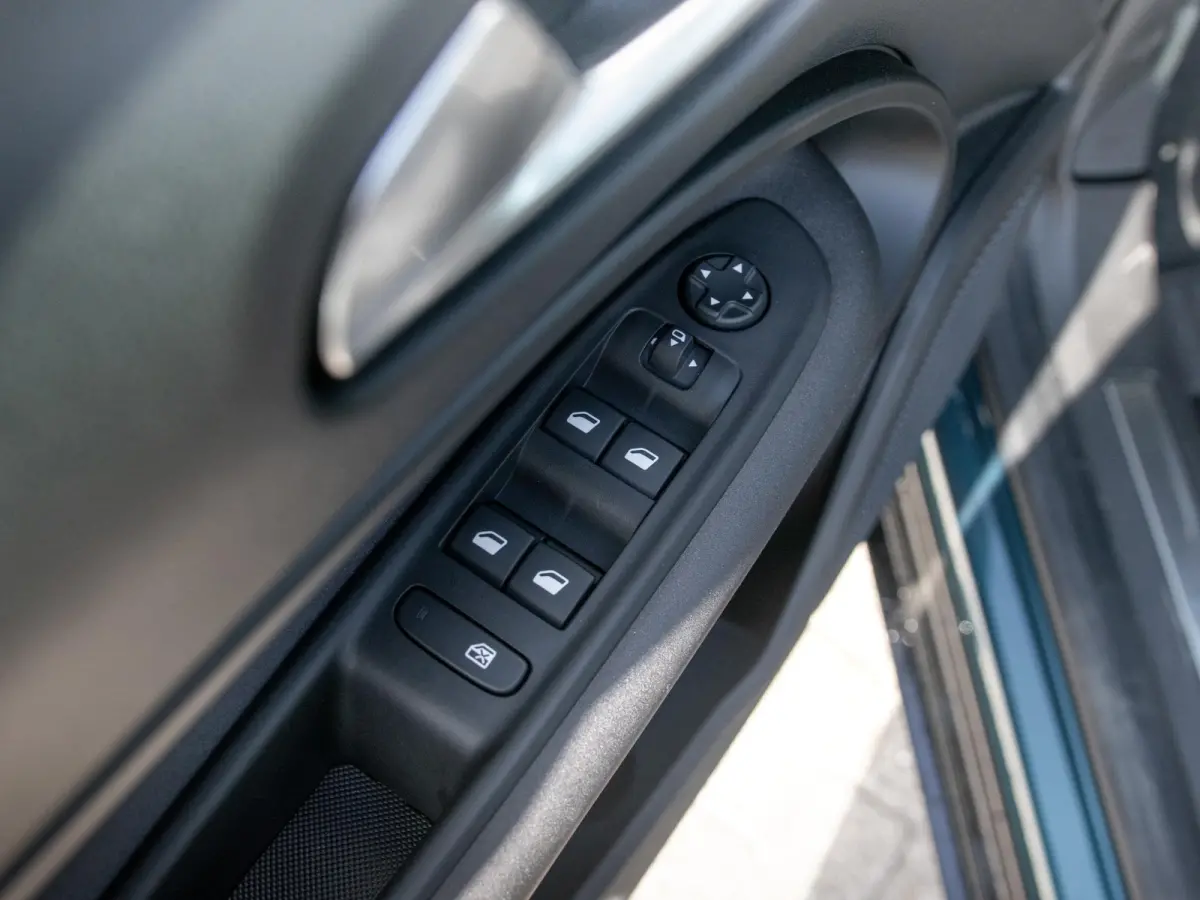 Elettrica Ti 54 kWh | Clima | Adapt. Cruise | Keyless | Handsfree A-Klep | PDC rondom | Pack Techno | Warmtepomp | Bicolore