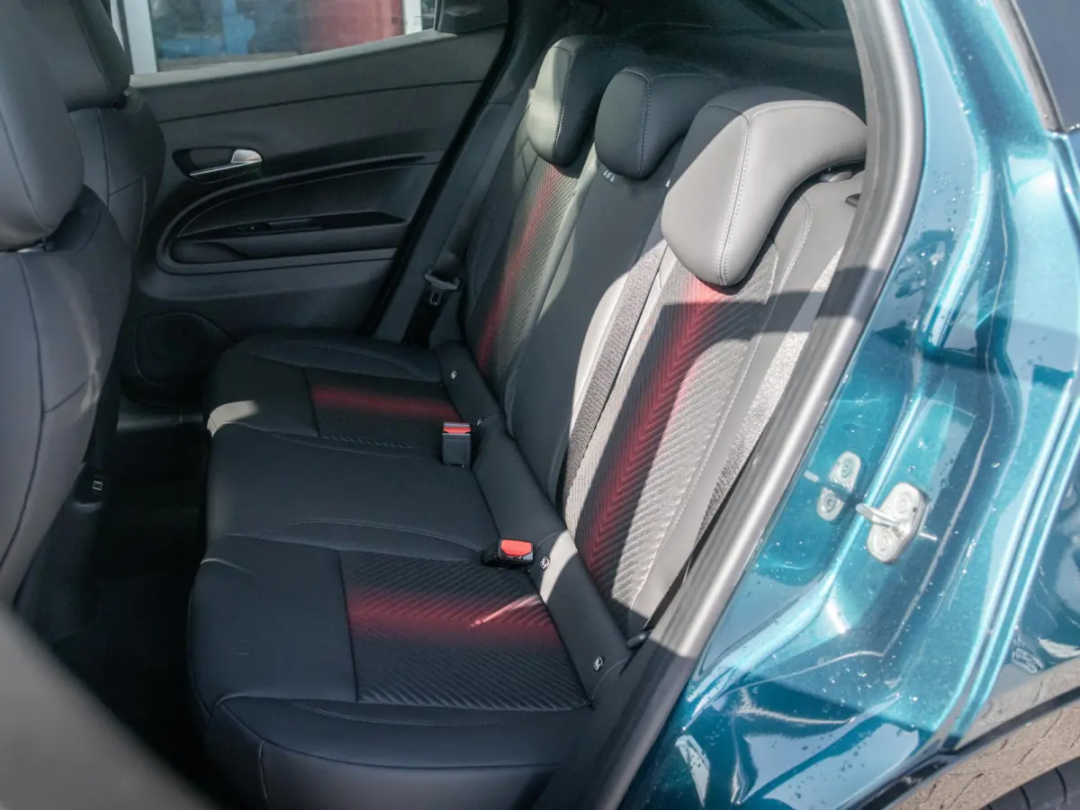 Elettrica Ti 54 kWh | Clima | Adapt. Cruise | Keyless | Handsfree A-Klep | PDC rondom | Pack Techno | Warmtepomp | Bicolore