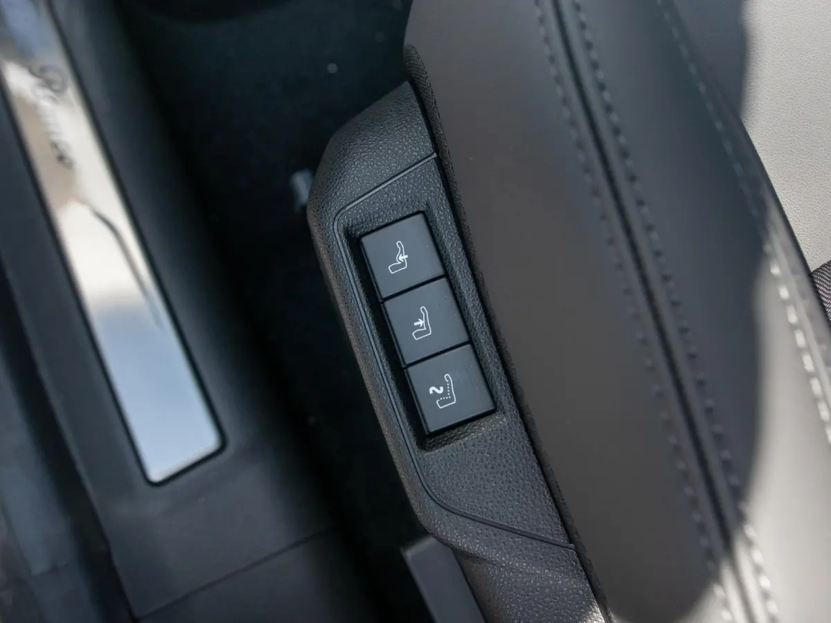 Elettrica Ti 54 kWh | Clima | Adapt. Cruise | Keyless | Handsfree A-Klep | PDC rondom | Pack Techno | Warmtepomp | Bicolore