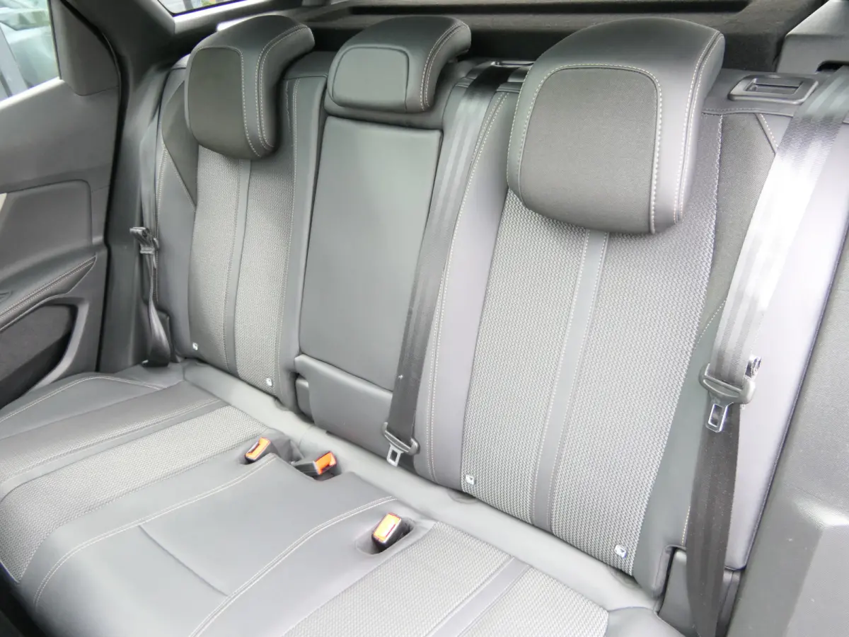 1.6 HYbrid 225 GT | Panoramadak | Navigatie | LMV 18''