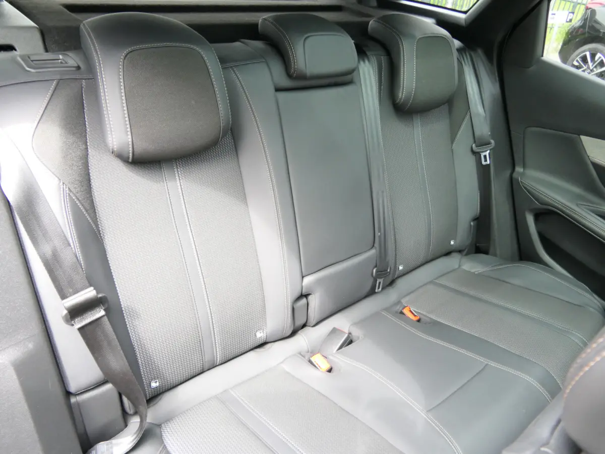 1.6 HYbrid 225 GT | Panoramadak | Navigatie | LMV 18''