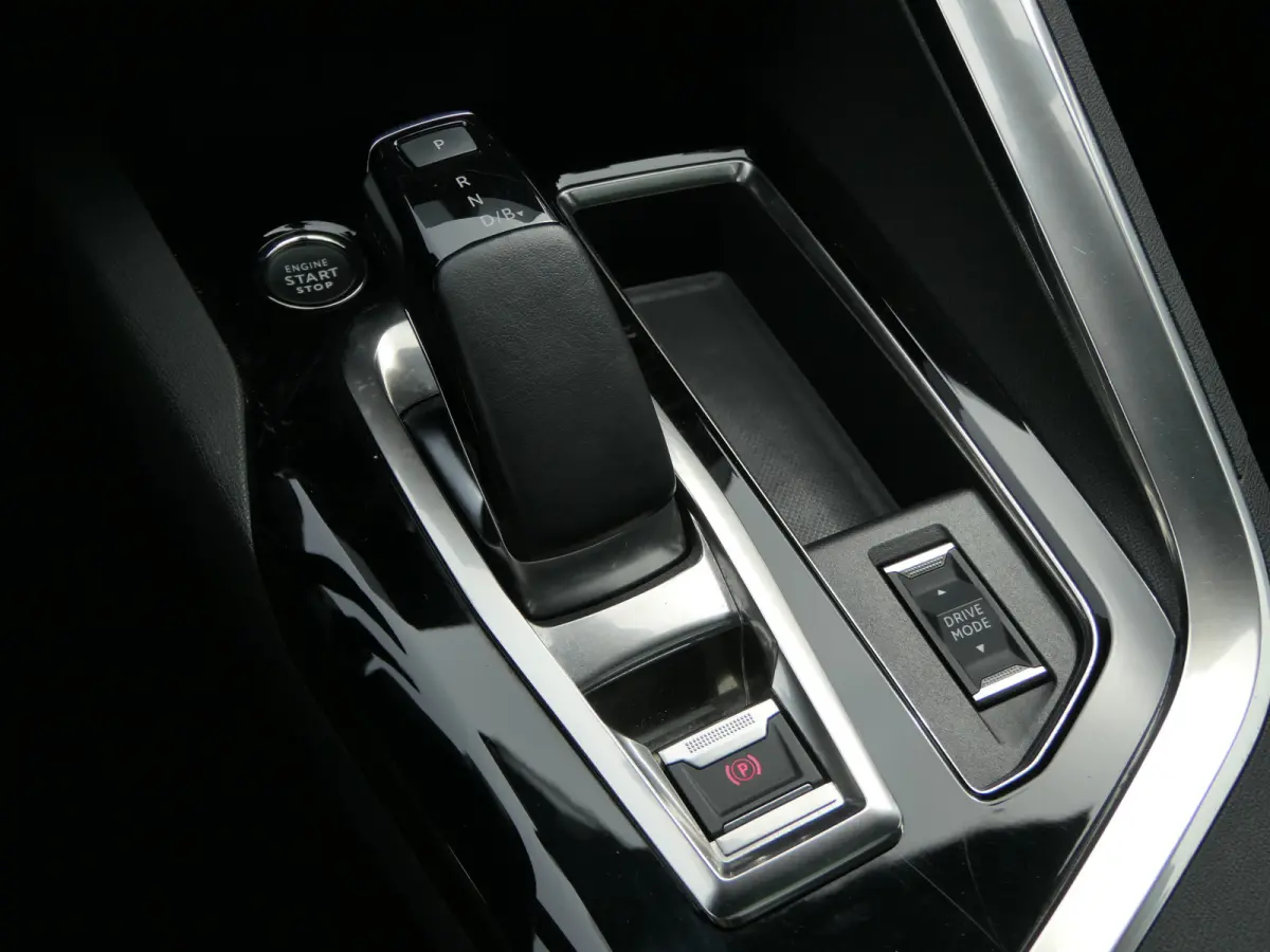 1.6 HYbrid 225 GT | Panoramadak | Navigatie | LMV 18''