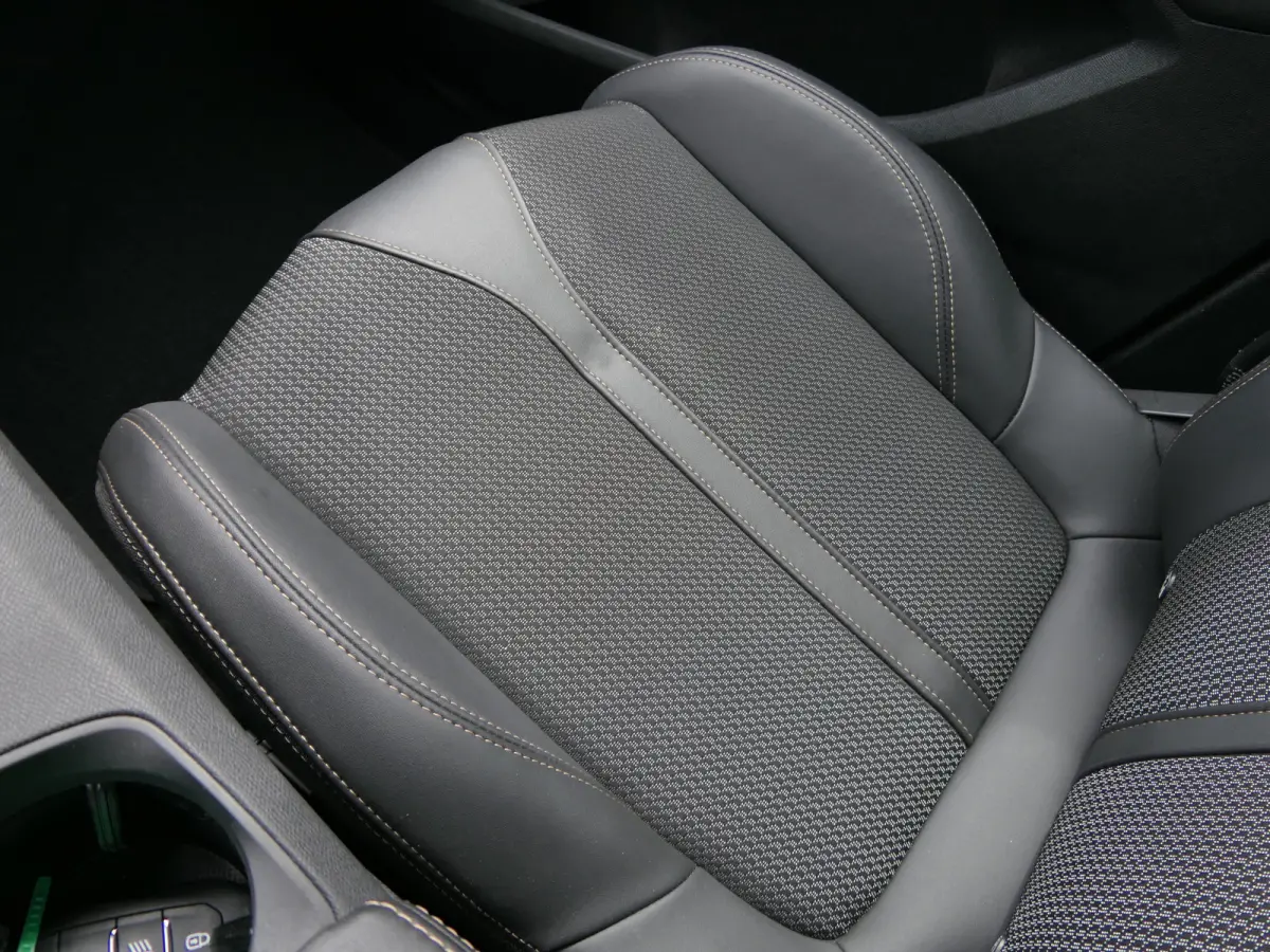 1.6 HYbrid 225 GT | Panoramadak | Navigatie | LMV 18''