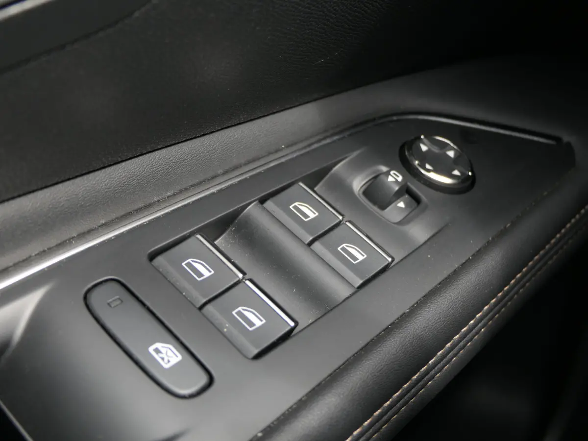 1.6 HYbrid 225 GT | Panoramadak | Navigatie | LMV 18''