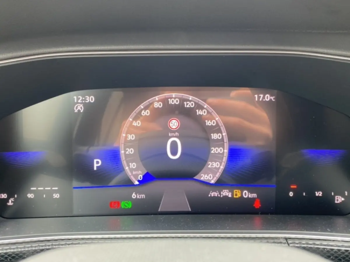 1.0 TSI DSG R-LINE AFN.TREKHAAK/CAMERA/ACC/STOELVERW/CARPLAY
