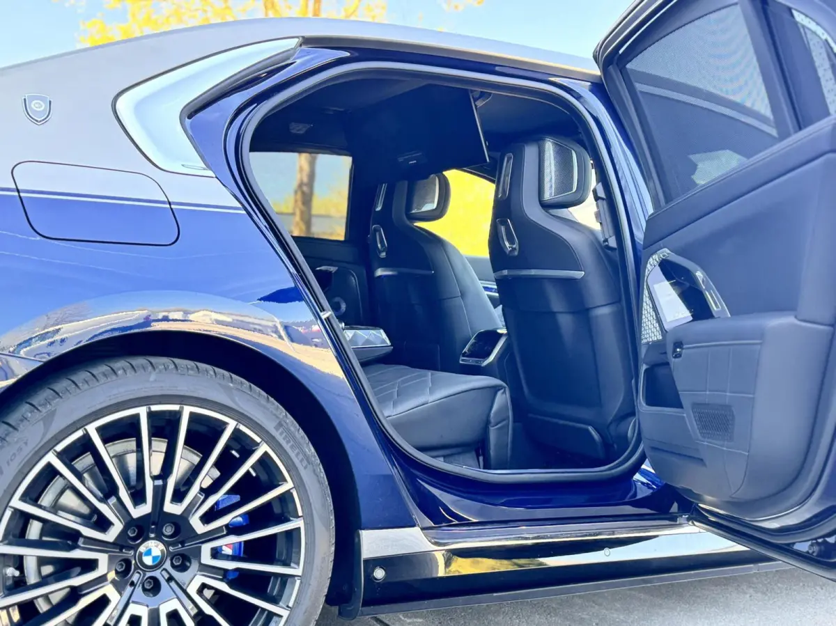 M70 xDrive 106 kWh|Executive Lounge|Bowers & Wilkins|NL-auto|Absoluut vol!