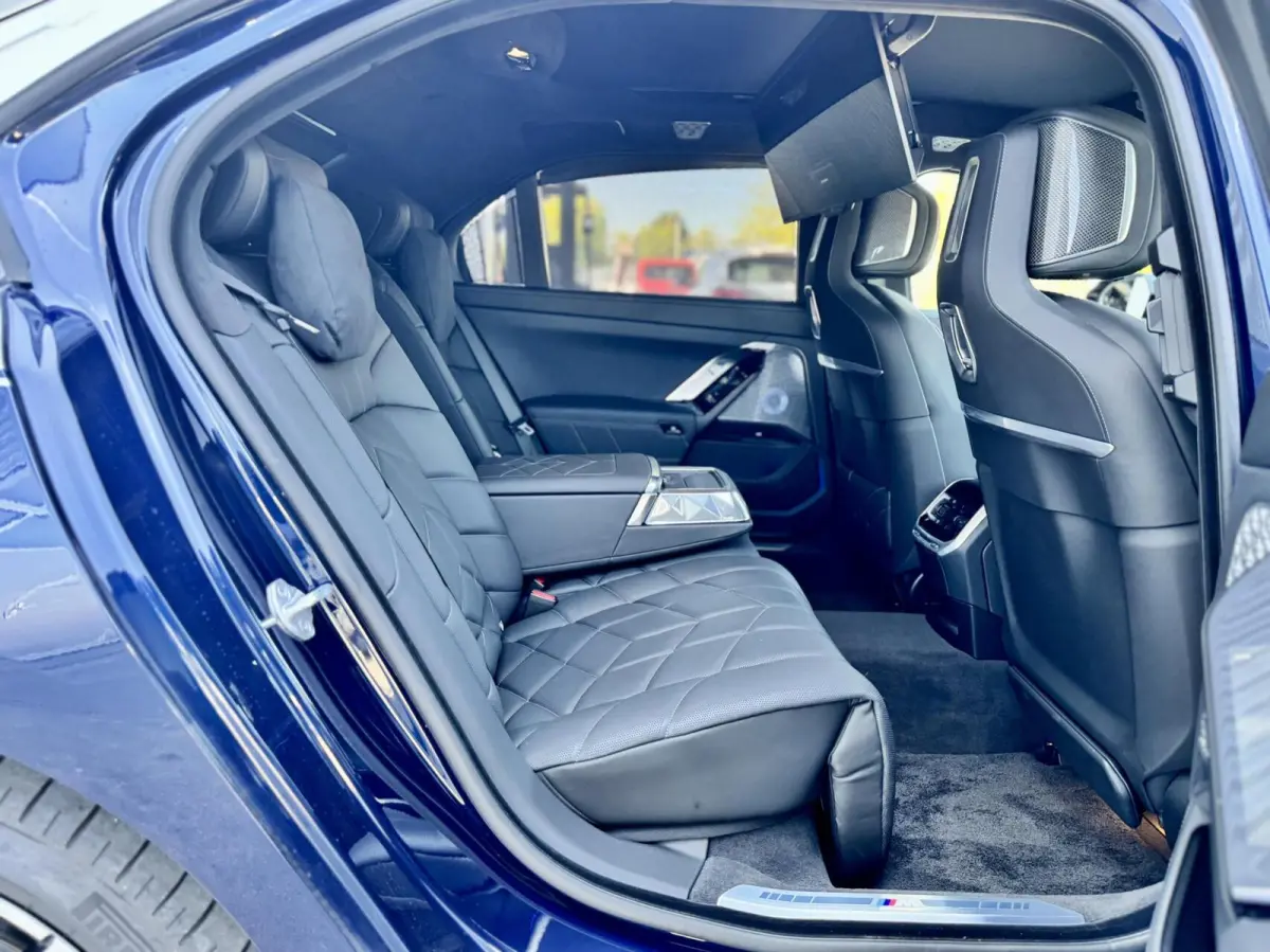 M70 xDrive 106 kWh|Executive Lounge|Bowers & Wilkins|NL-auto|Absoluut vol!