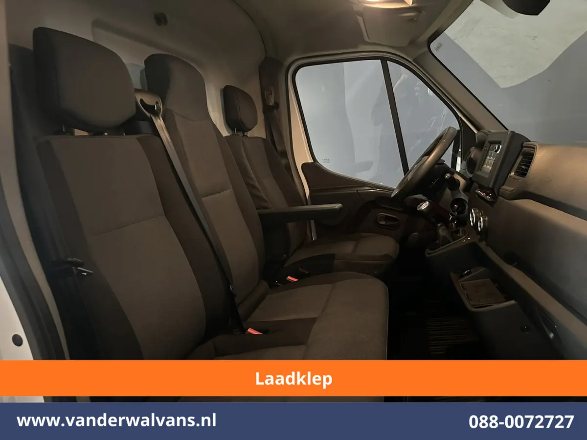 2.3 dCi 150pk L2H2 Euro6 Airco | Laadklep | 2x Zijdeur | Camera | Navigatie | LED | Cruisecontrol Parkeersensoren, Bijrijdersbank