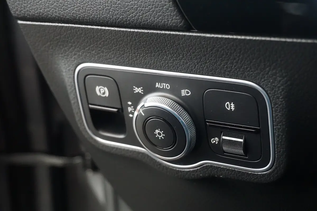 180 Premium | Achteruitrijcamera | Cruise control | Navigatie