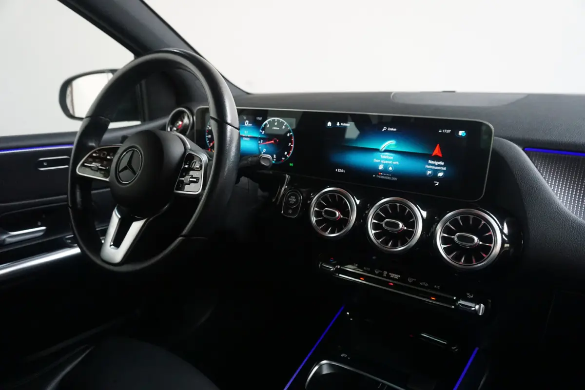 180 Premium | Achteruitrijcamera | Cruise control | Navigatie