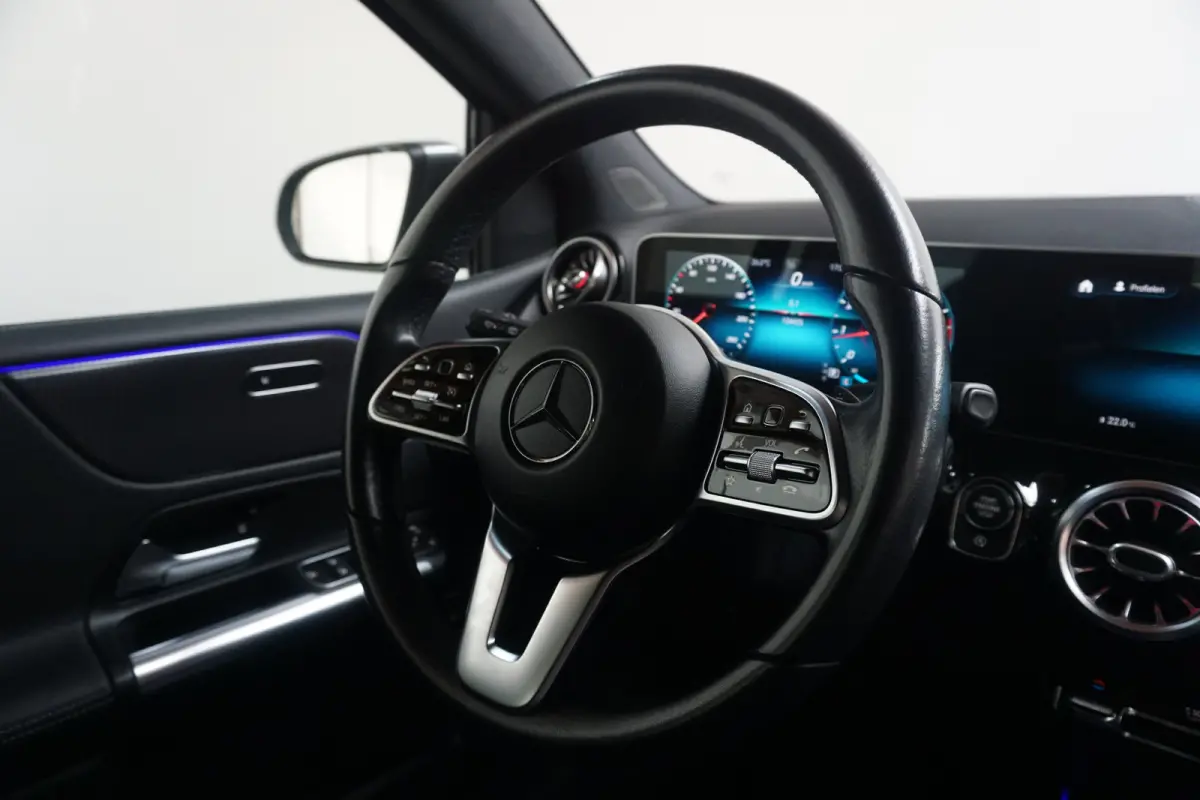 180 Premium | Achteruitrijcamera | Cruise control | Navigatie
