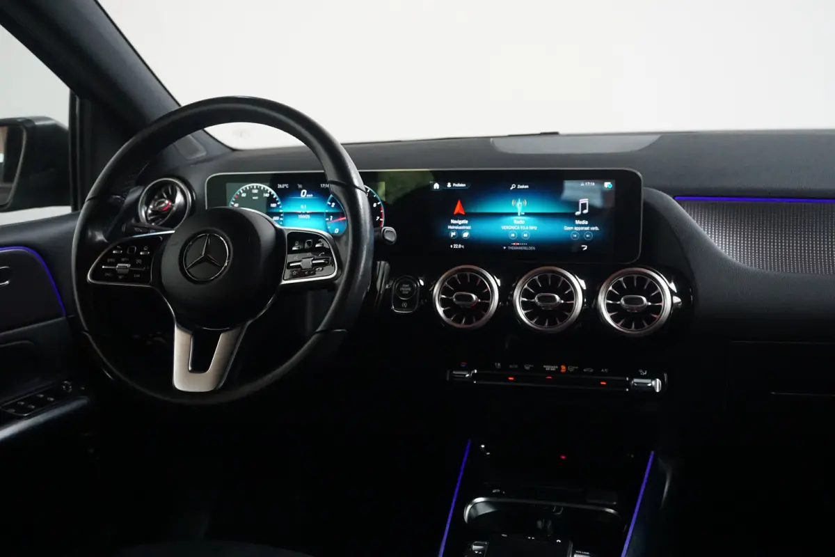 180 Premium | Achteruitrijcamera | Cruise control | Navigatie