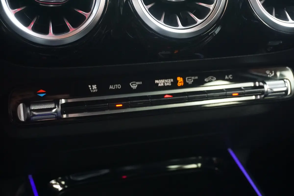 180 Premium | Achteruitrijcamera | Cruise control | Navigatie