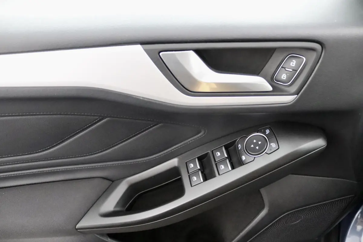 1.0 EcoBoost Hybrid Trend Edition Business blauw