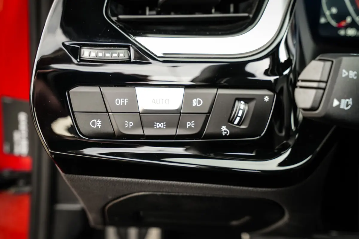 SDrive20i M-Sport | Harman & Kardon | CarPlay | Navi | Leder | Stuurwielverw. |