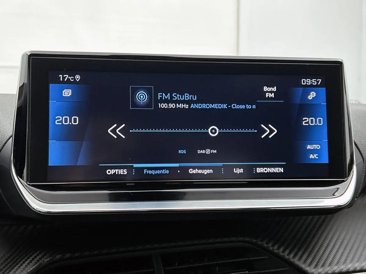 Allure Pack 100pk Automaat | Lage kilometerstand! | Navigatie | Achteruitrijcamera | 3D Cockpit | Climate Control | Cruise Control | Parkeersensoren | Keyless start | Apple Carplay / Android