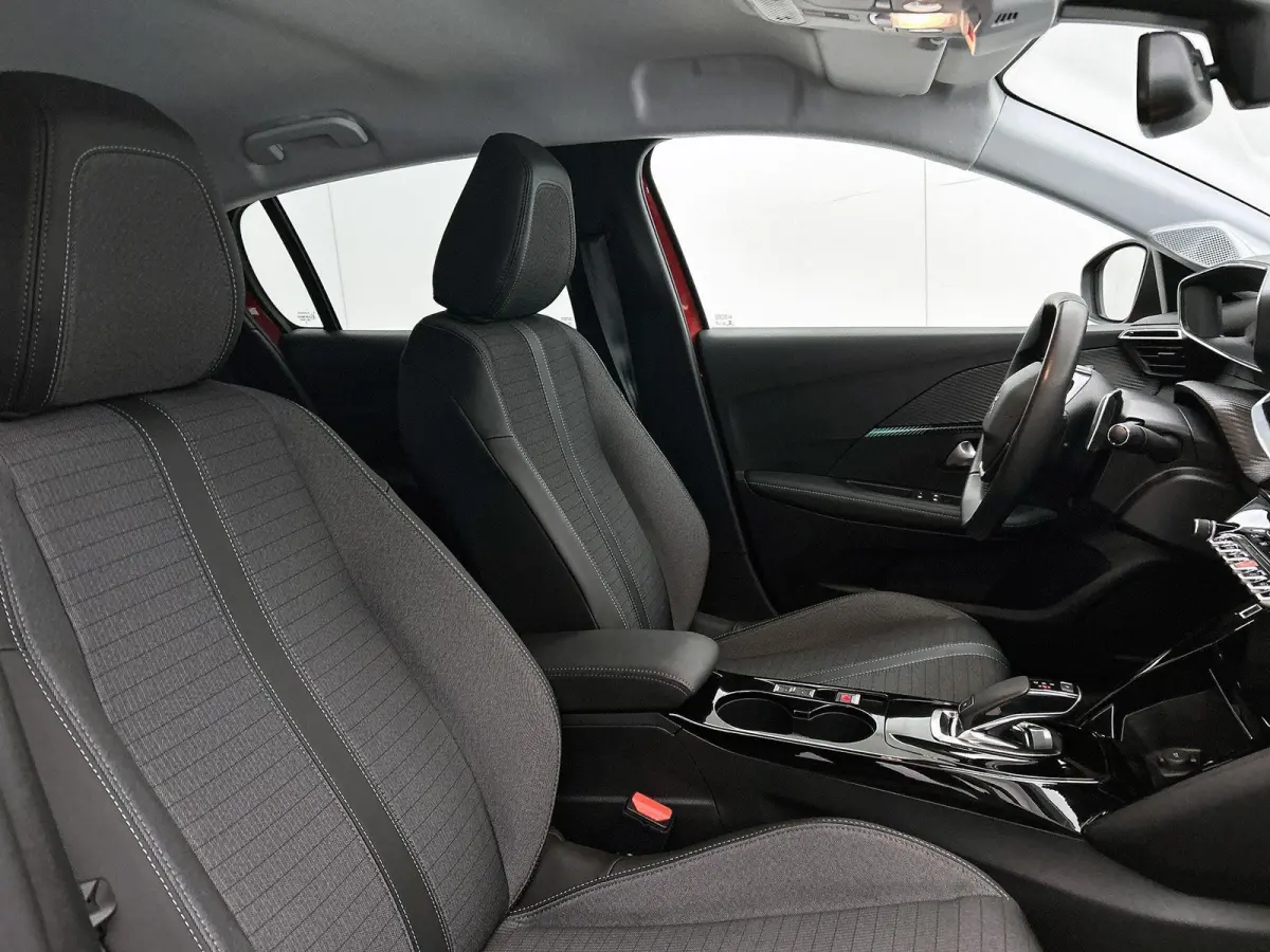 Allure Pack 100pk Automaat | Lage kilometerstand! | Navigatie | Achteruitrijcamera | 3D Cockpit | Climate Control | Cruise Control | Parkeersensoren | Keyless start | Apple Carplay / Android