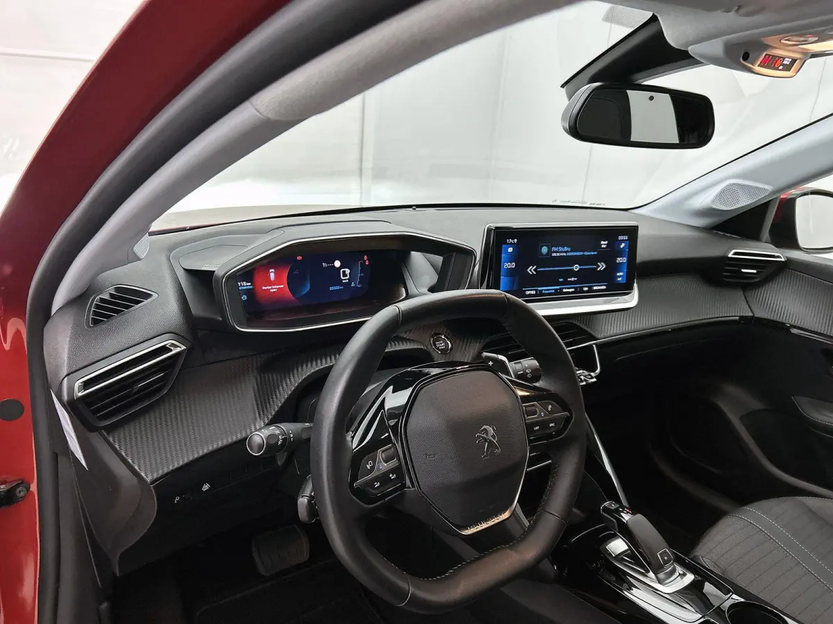Allure Pack 100pk Automaat | Lage kilometerstand! | Navigatie | Achteruitrijcamera | 3D Cockpit | Climate Control | Cruise Control | Parkeersensoren | Keyless start | Apple Carplay / Android