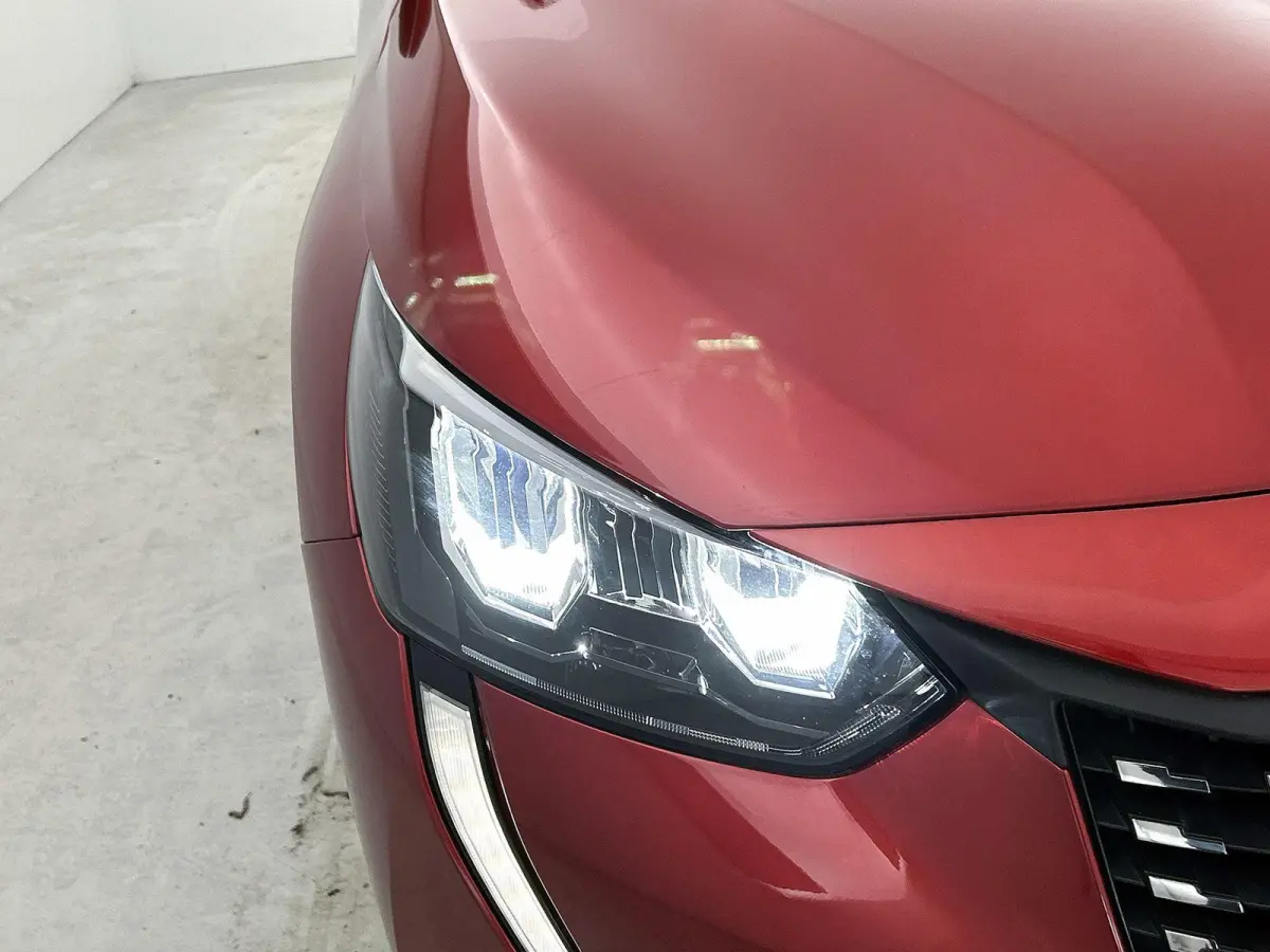 Allure Pack 100pk Automaat | Lage kilometerstand! | Navigatie | Achteruitrijcamera | 3D Cockpit | Climate Control | Cruise Control | Parkeersensoren | Keyless start | Apple Carplay / Android