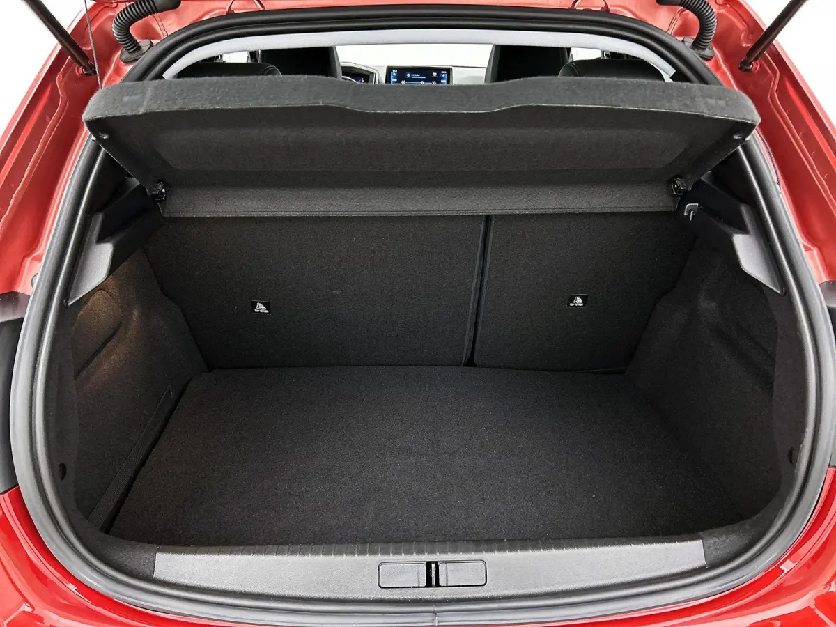 Allure Pack 100pk Automaat | Lage kilometerstand! | Navigatie | Achteruitrijcamera | 3D Cockpit | Climate Control | Cruise Control | Parkeersensoren | Keyless start | Apple Carplay / Android