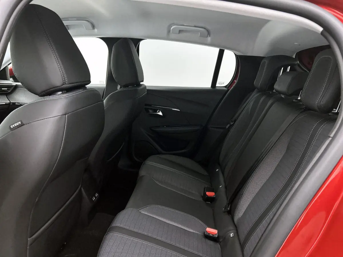 Allure Pack 100pk Automaat | Lage kilometerstand! | Navigatie | Achteruitrijcamera | 3D Cockpit | Climate Control | Cruise Control | Parkeersensoren | Keyless start | Apple Carplay / Android
