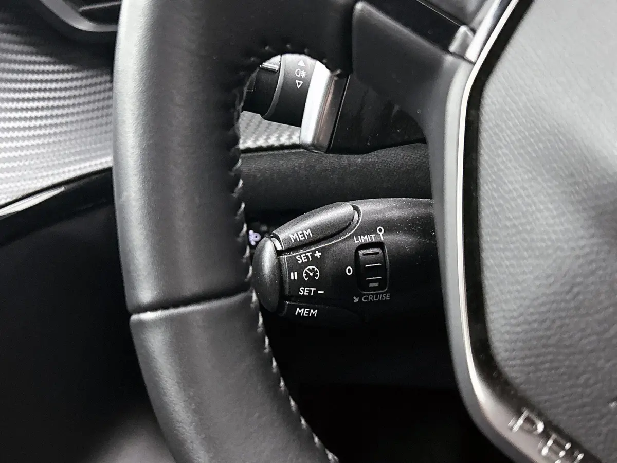 Allure Pack 100pk Automaat | Lage kilometerstand! | Navigatie | Achteruitrijcamera | 3D Cockpit | Climate Control | Cruise Control | Parkeersensoren | Keyless start | Apple Carplay / Android