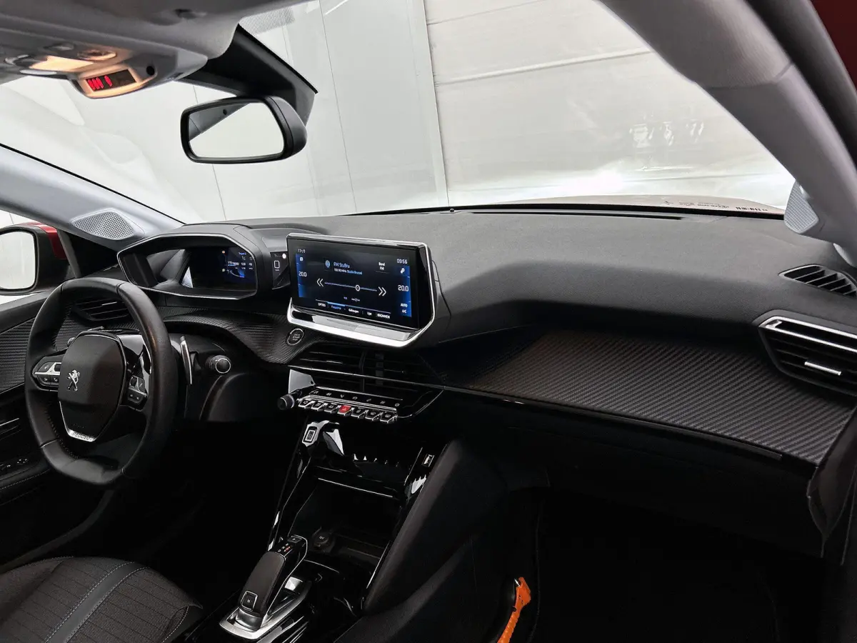 Allure Pack 100pk Automaat | Lage kilometerstand! | Navigatie | Achteruitrijcamera | 3D Cockpit | Climate Control | Cruise Control | Parkeersensoren | Keyless start | Apple Carplay / Android