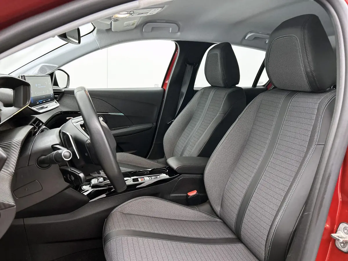 Allure Pack 100pk Automaat | Lage kilometerstand! | Navigatie | Achteruitrijcamera | 3D Cockpit | Climate Control | Cruise Control | Parkeersensoren | Keyless start | Apple Carplay / Android