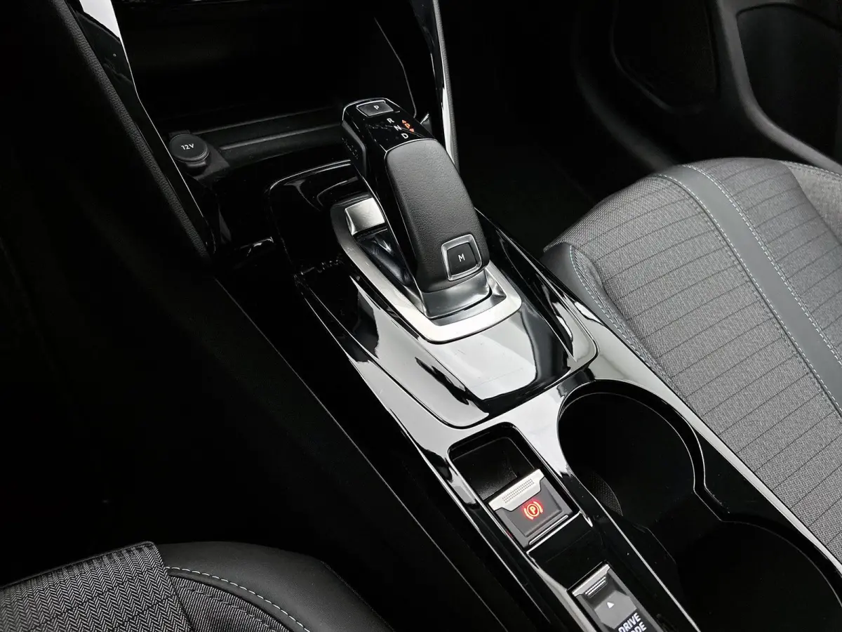Allure Pack 100pk Automaat | Lage kilometerstand! | Navigatie | Achteruitrijcamera | 3D Cockpit | Climate Control | Cruise Control | Parkeersensoren | Keyless start | Apple Carplay / Android