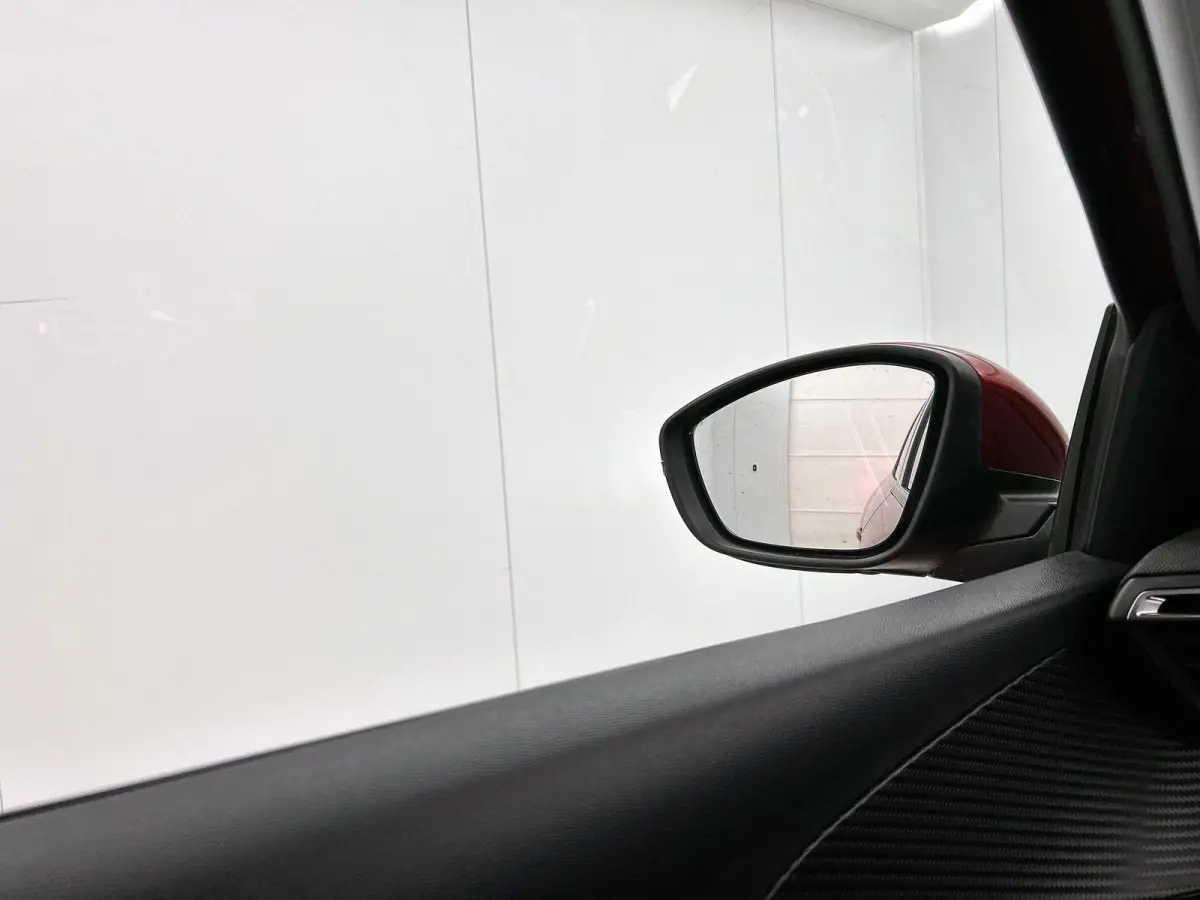 Allure Pack 100pk Automaat | Lage kilometerstand! | Navigatie | Achteruitrijcamera | 3D Cockpit | Climate Control | Cruise Control | Parkeersensoren | Keyless start | Apple Carplay / Android