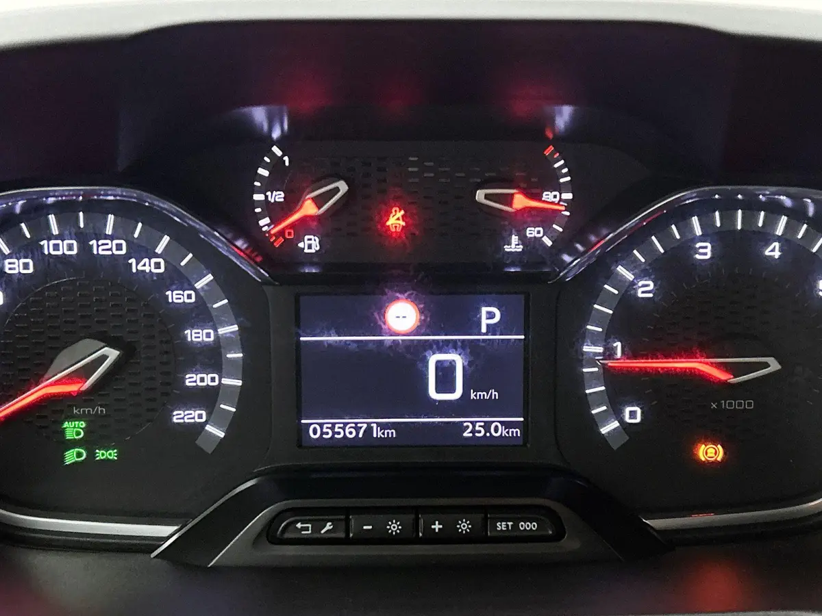 GT 130pk Automaat | Navigatie via Apple Carplay / Android Auto | Achteruitrijcamera | Climate Control | Cruise Control | Parkeersensoren v+a | Dodehoeksensor | Keyless | Elektrisch inklapbar