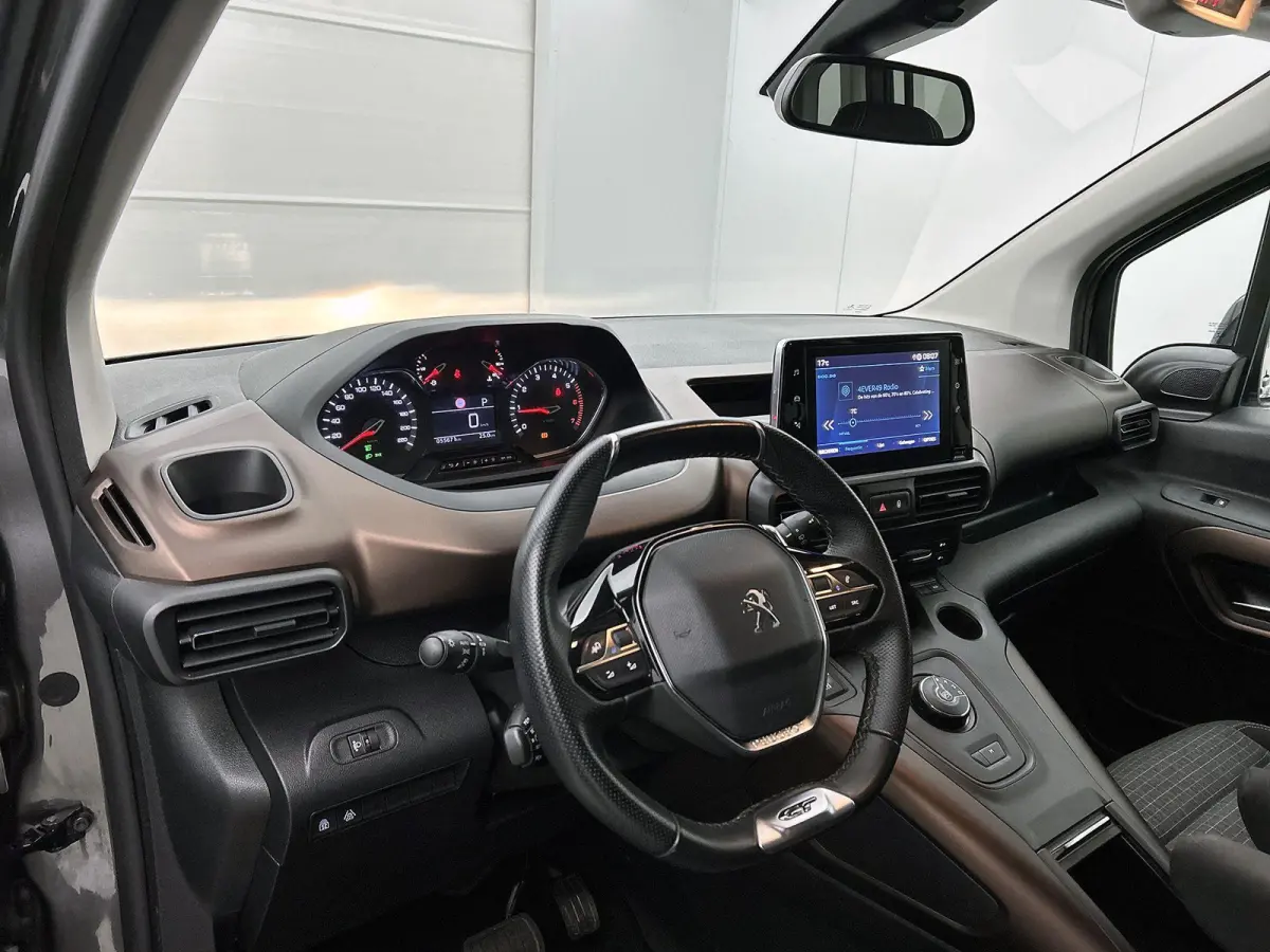 GT 130pk Automaat | Navigatie via Apple Carplay / Android Auto | Achteruitrijcamera | Climate Control | Cruise Control | Parkeersensoren v+a | Dodehoeksensor | Keyless | Elektrisch inklapbar