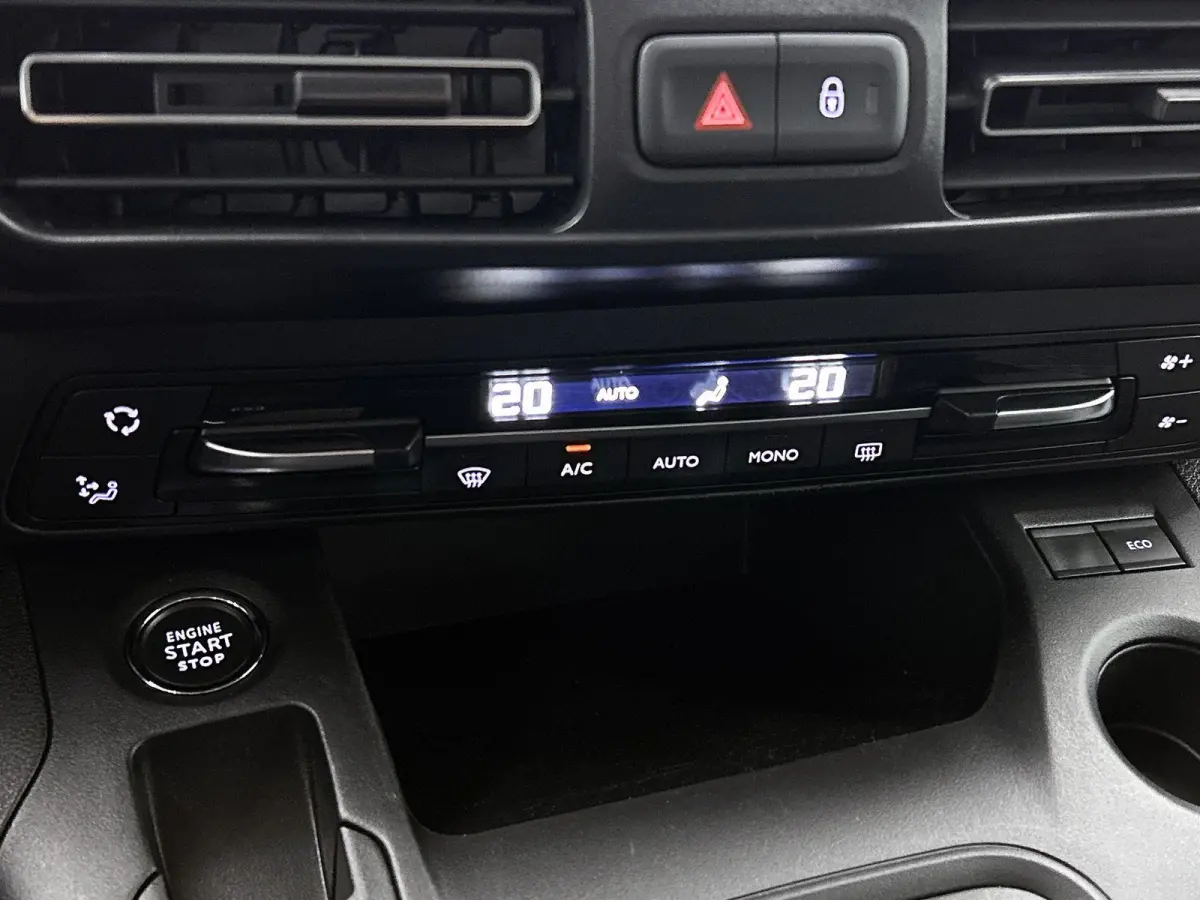 GT 130pk Automaat | Navigatie via Apple Carplay / Android Auto | Achteruitrijcamera | Climate Control | Cruise Control | Parkeersensoren v+a | Dodehoeksensor | Keyless | Elektrisch inklapbar