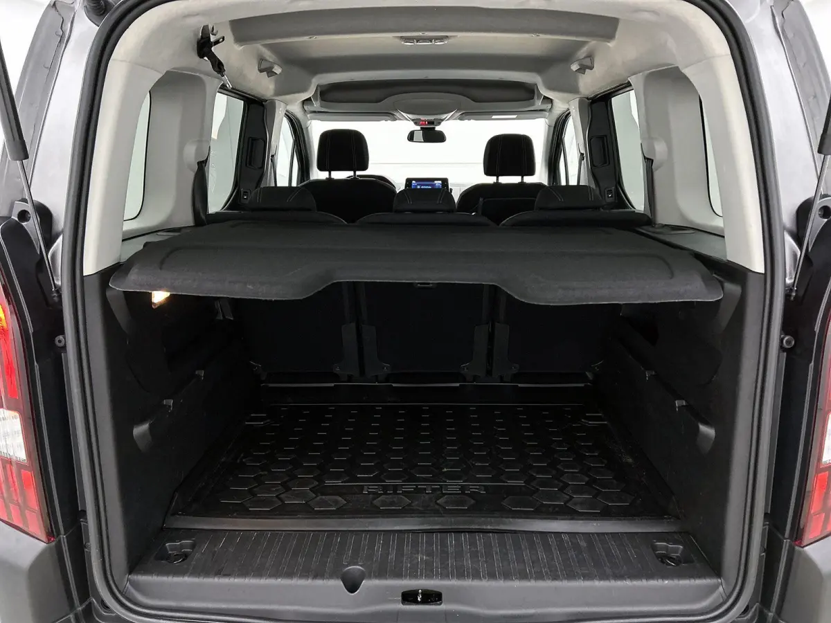 GT 130pk Automaat | Navigatie via Apple Carplay / Android Auto | Achteruitrijcamera | Climate Control | Cruise Control | Parkeersensoren v+a | Dodehoeksensor | Keyless | Elektrisch inklapbar