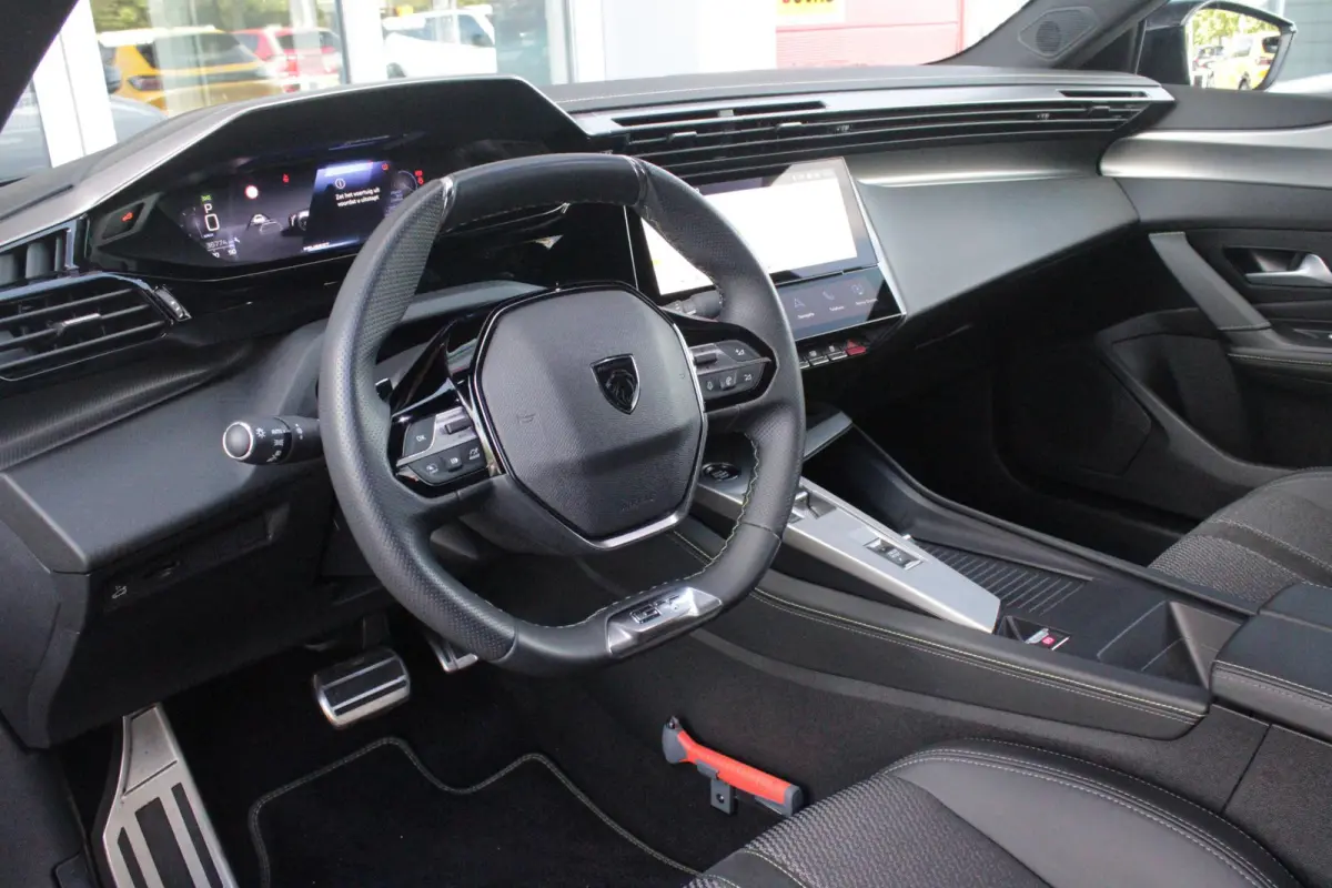 1.2 Hybrid 145PK AUTOMAAT GT | 360° CAMERA | DODEHOEK DETECTIE | KEYLESS ENTRY/START | ADAPTIVE CRUISE CONTROL | NAVIGATIE | DRAADLOZE APPLE CARPLAY/ANDROID AUTO | PARKEERSENSOREN VOOR + AC