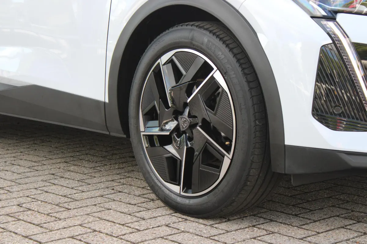 1.2 Hybrid 145PK AUTOMAAT GT | 360° CAMERA | DODEHOEK DETECTIE | KEYLESS ENTRY/START | ADAPTIVE CRUISE CONTROL | NAVIGATIE | DRAADLOZE APPLE CARPLAY/ANDROID AUTO | PARKEERSENSOREN VOOR + AC