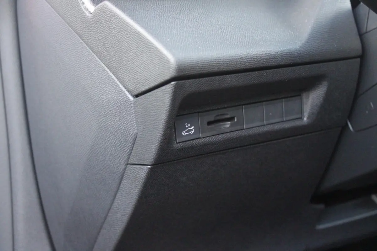 1.2 Hybrid 145PK AUTOMAAT GT | 360° CAMERA | DODEHOEK DETECTIE | KEYLESS ENTRY/START | ADAPTIVE CRUISE CONTROL | NAVIGATIE | DRAADLOZE APPLE CARPLAY/ANDROID AUTO | PARKEERSENSOREN VOOR + AC