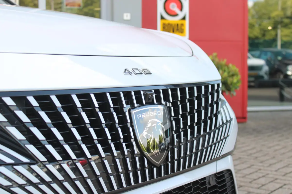 1.2 Hybrid 145PK AUTOMAAT GT | 360° CAMERA | DODEHOEK DETECTIE | KEYLESS ENTRY/START | ADAPTIVE CRUISE CONTROL | NAVIGATIE | DRAADLOZE APPLE CARPLAY/ANDROID AUTO | PARKEERSENSOREN VOOR + AC