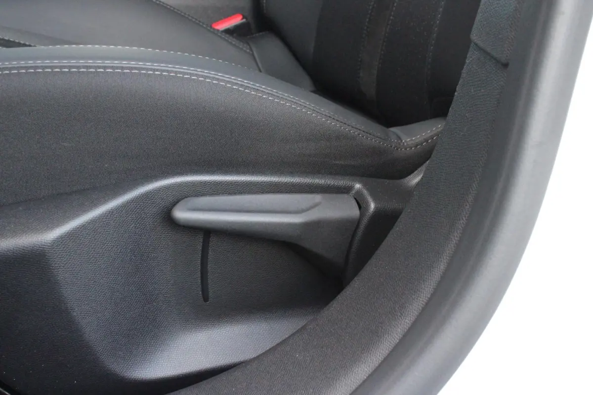 1.2 Hybrid 145PK AUTOMAAT GT | 360° CAMERA | DODEHOEK DETECTIE | KEYLESS ENTRY/START | ADAPTIVE CRUISE CONTROL | NAVIGATIE | DRAADLOZE APPLE CARPLAY/ANDROID AUTO | PARKEERSENSOREN VOOR + AC