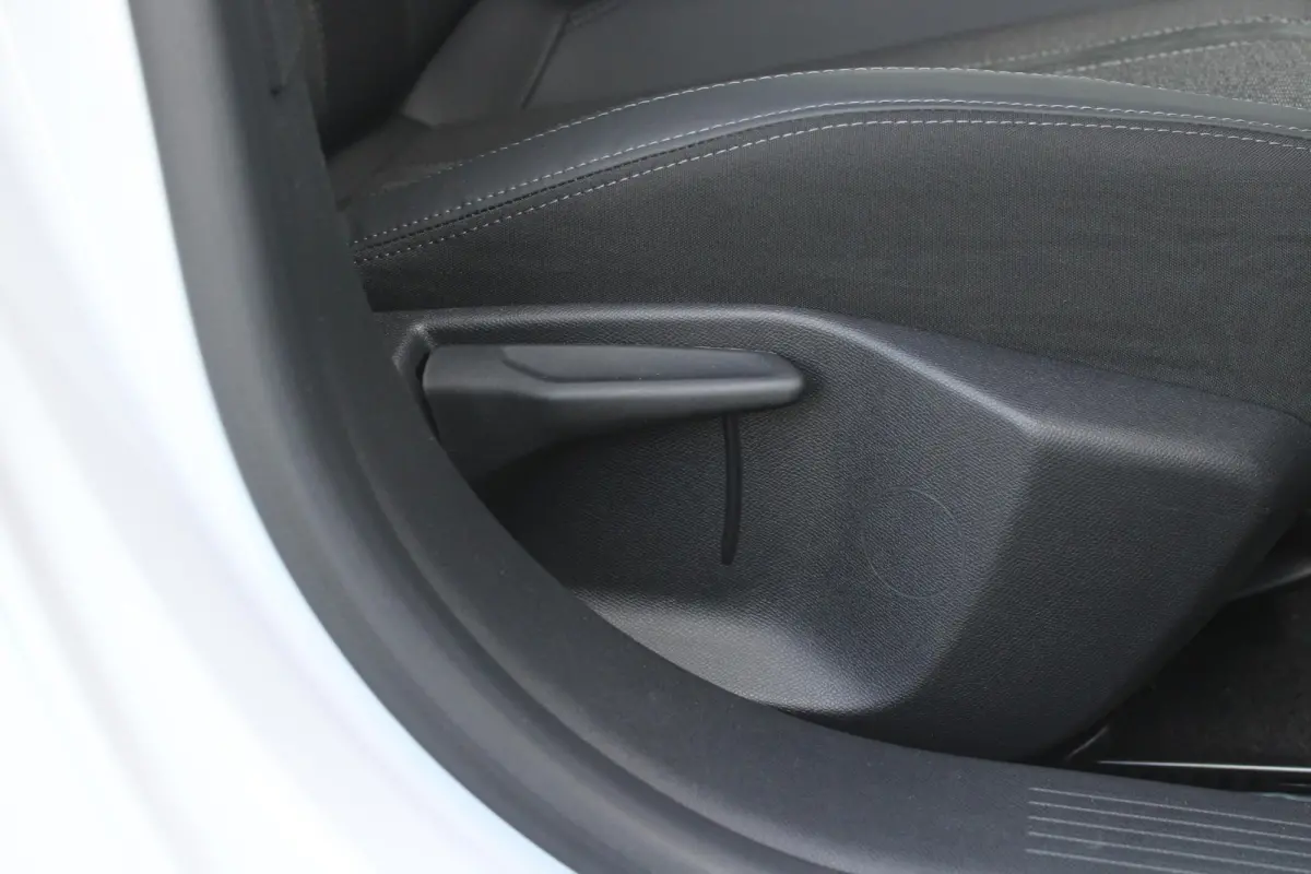 1.2 Hybrid 145PK AUTOMAAT GT | 360° CAMERA | DODEHOEK DETECTIE | KEYLESS ENTRY/START | ADAPTIVE CRUISE CONTROL | NAVIGATIE | DRAADLOZE APPLE CARPLAY/ANDROID AUTO | PARKEERSENSOREN VOOR + AC