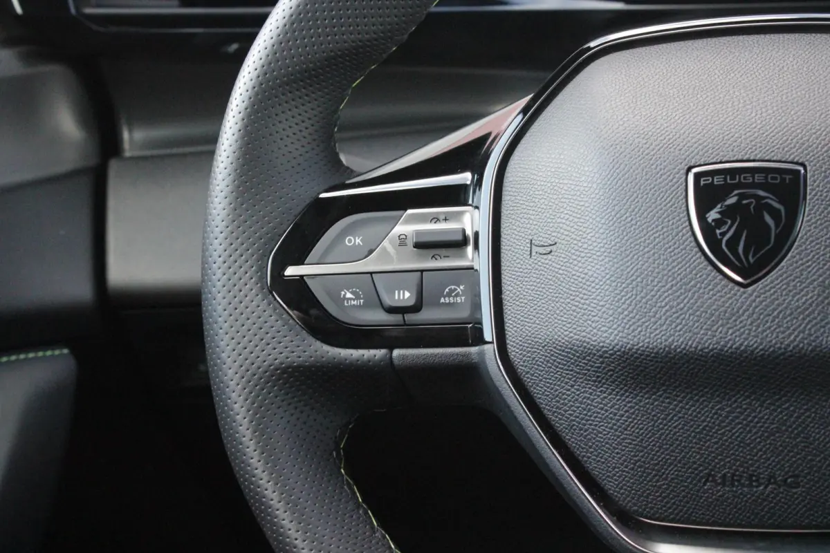 1.2 Hybrid 145PK AUTOMAAT GT | 360° CAMERA | DODEHOEK DETECTIE | KEYLESS ENTRY/START | ADAPTIVE CRUISE CONTROL | NAVIGATIE | DRAADLOZE APPLE CARPLAY/ANDROID AUTO | PARKEERSENSOREN VOOR + AC