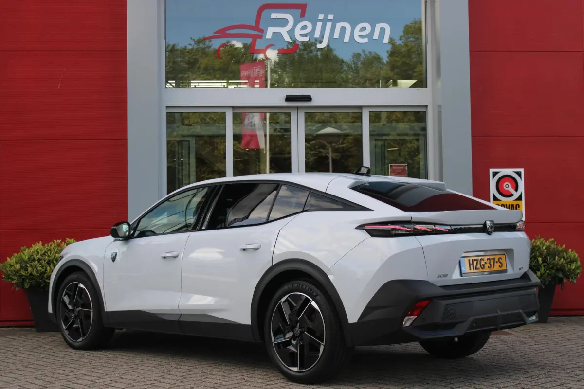 1.2 Hybrid 145PK AUTOMAAT GT | 360° CAMERA | DODEHOEK DETECTIE | KEYLESS ENTRY/START | ADAPTIVE CRUISE CONTROL | NAVIGATIE | DRAADLOZE APPLE CARPLAY/ANDROID AUTO | PARKEERSENSOREN VOOR + AC