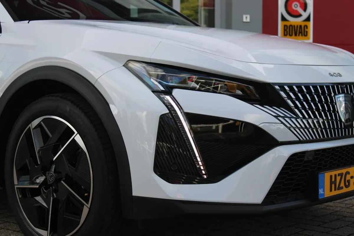 1.2 Hybrid 145PK AUTOMAAT GT | 360° CAMERA | DODEHOEK DETECTIE | KEYLESS ENTRY/START | ADAPTIVE CRUISE CONTROL | NAVIGATIE | DRAADLOZE APPLE CARPLAY/ANDROID AUTO | PARKEERSENSOREN VOOR + AC