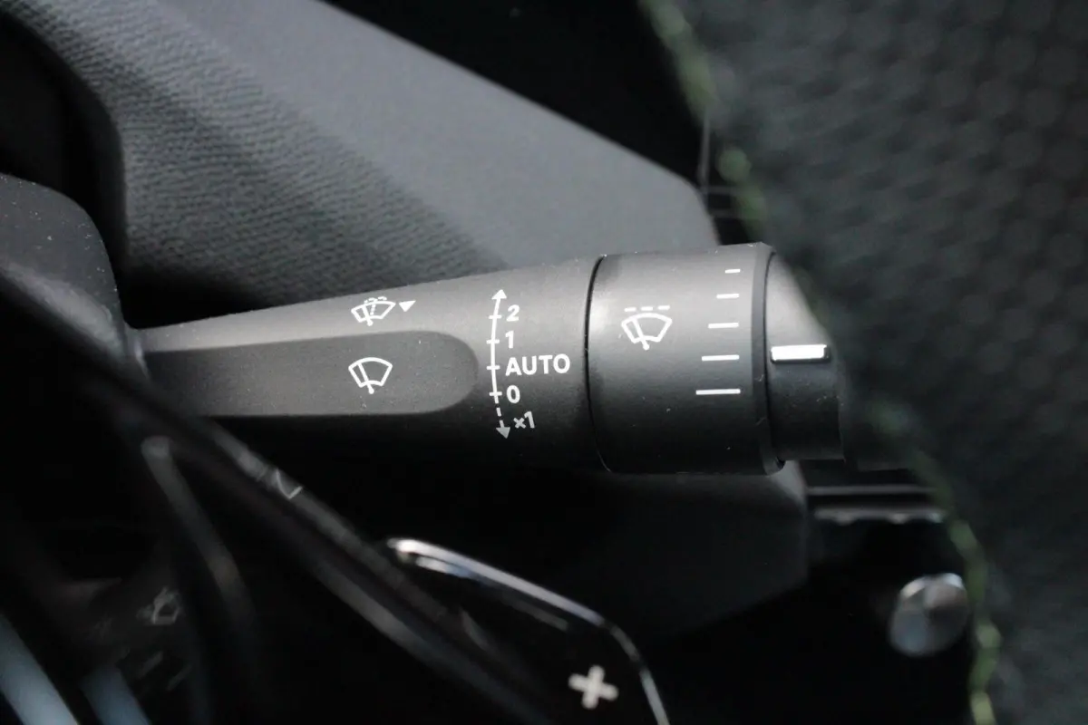 1.2 Hybrid 145PK AUTOMAAT GT | 360° CAMERA | DODEHOEK DETECTIE | KEYLESS ENTRY/START | ADAPTIVE CRUISE CONTROL | NAVIGATIE | DRAADLOZE APPLE CARPLAY/ANDROID AUTO | PARKEERSENSOREN VOOR + AC