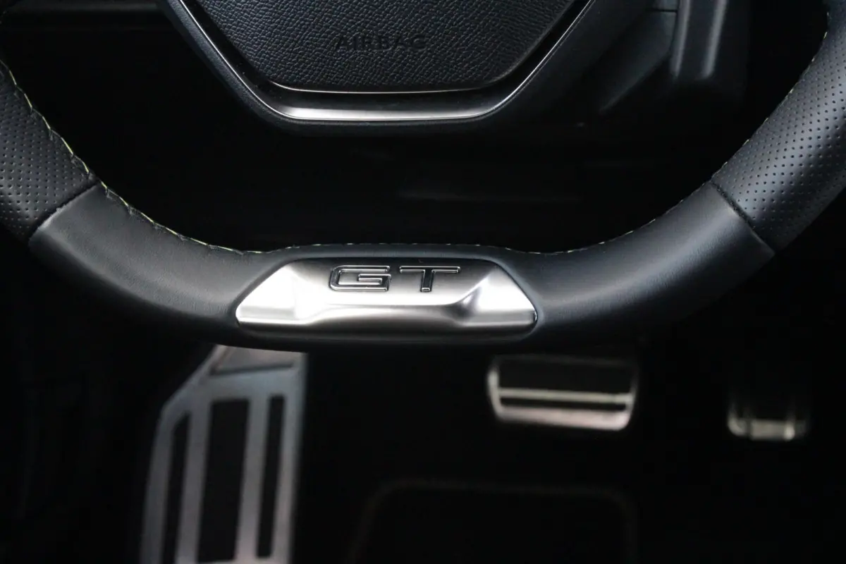 1.2 Hybrid 145PK AUTOMAAT GT | 360° CAMERA | DODEHOEK DETECTIE | KEYLESS ENTRY/START | ADAPTIVE CRUISE CONTROL | NAVIGATIE | DRAADLOZE APPLE CARPLAY/ANDROID AUTO | PARKEERSENSOREN VOOR + AC