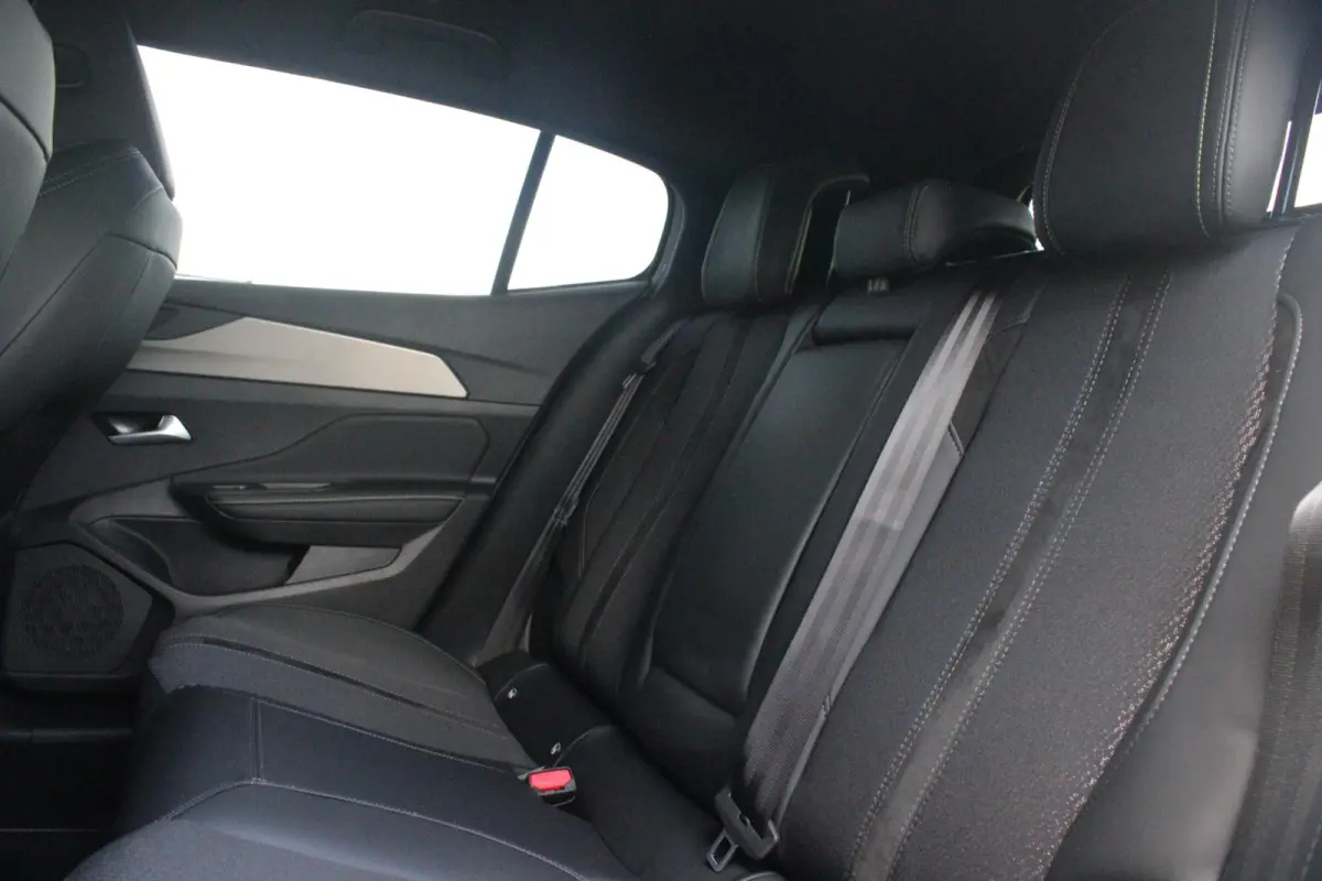 1.2 Hybrid 145PK AUTOMAAT GT | 360° CAMERA | DODEHOEK DETECTIE | KEYLESS ENTRY/START | ADAPTIVE CRUISE CONTROL | NAVIGATIE | DRAADLOZE APPLE CARPLAY/ANDROID AUTO | PARKEERSENSOREN VOOR + AC